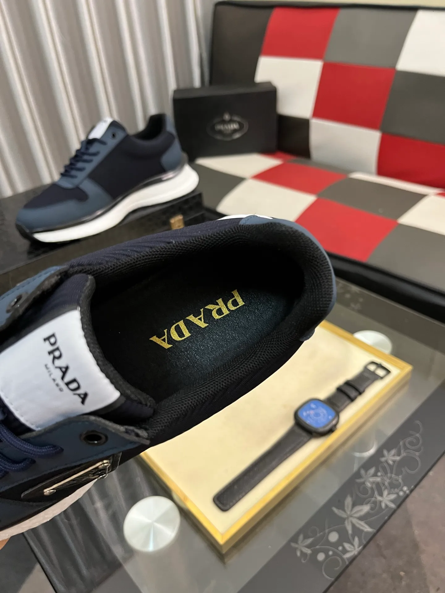 Men's Men's Shoes 💰458⌚️⌚️ Prada/Prada Men's new casual shoes, this sports shoe is made of imported calfskin upper with breathable mesh and breathable mesh lining. The foot pads are made of sheepskin, and the outsole is made of non-slip sports exclusive rubber outsole with logo. It feels good on the feet and is a fashionable item! Size: 38-44 4️⃣colors available